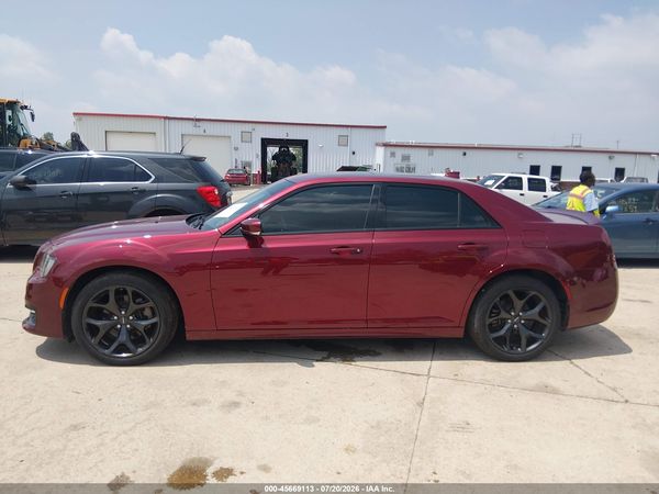 2022 CHRYSLER 300