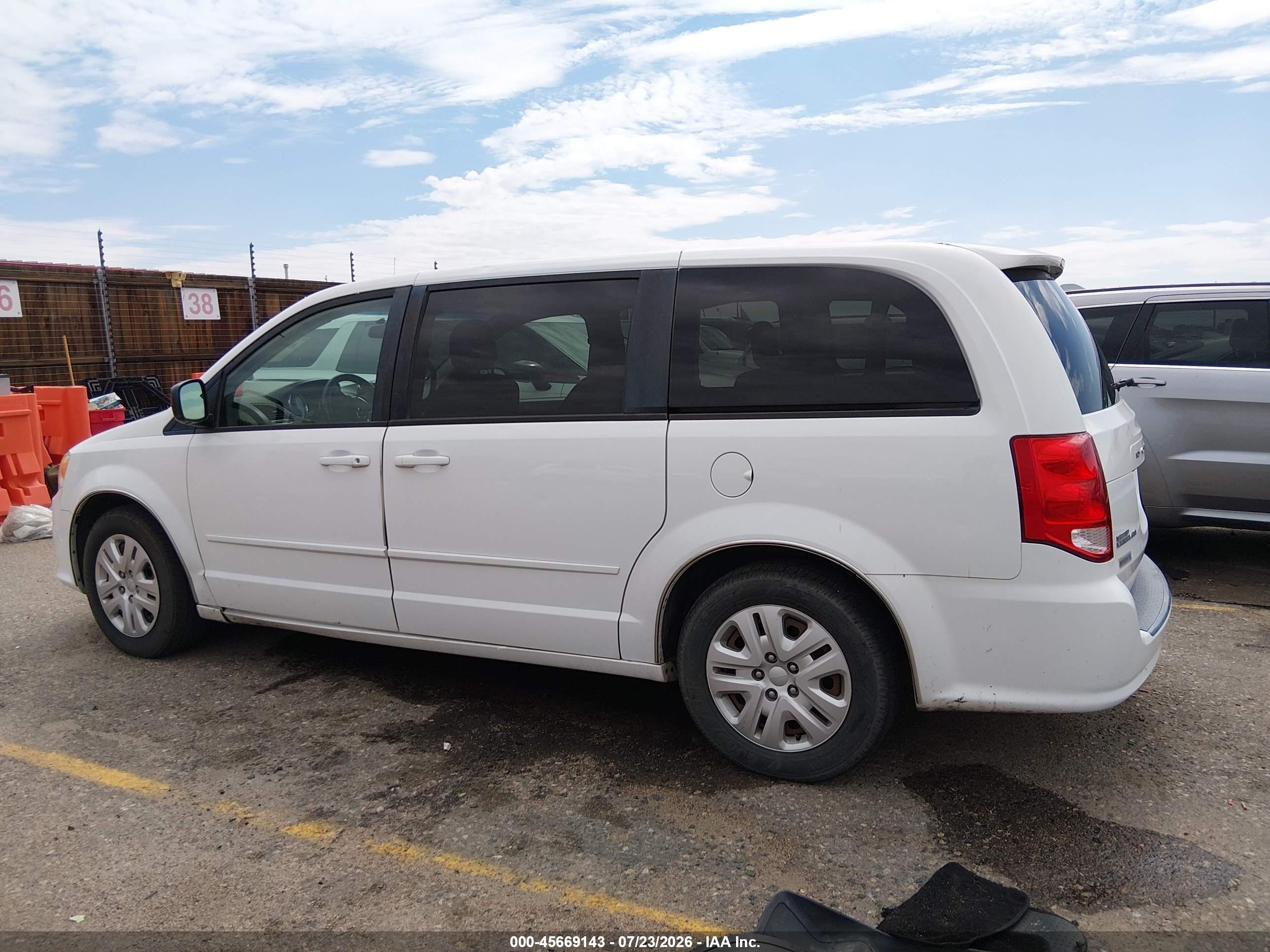 2017 DODGE GRAND CARAVAN SE