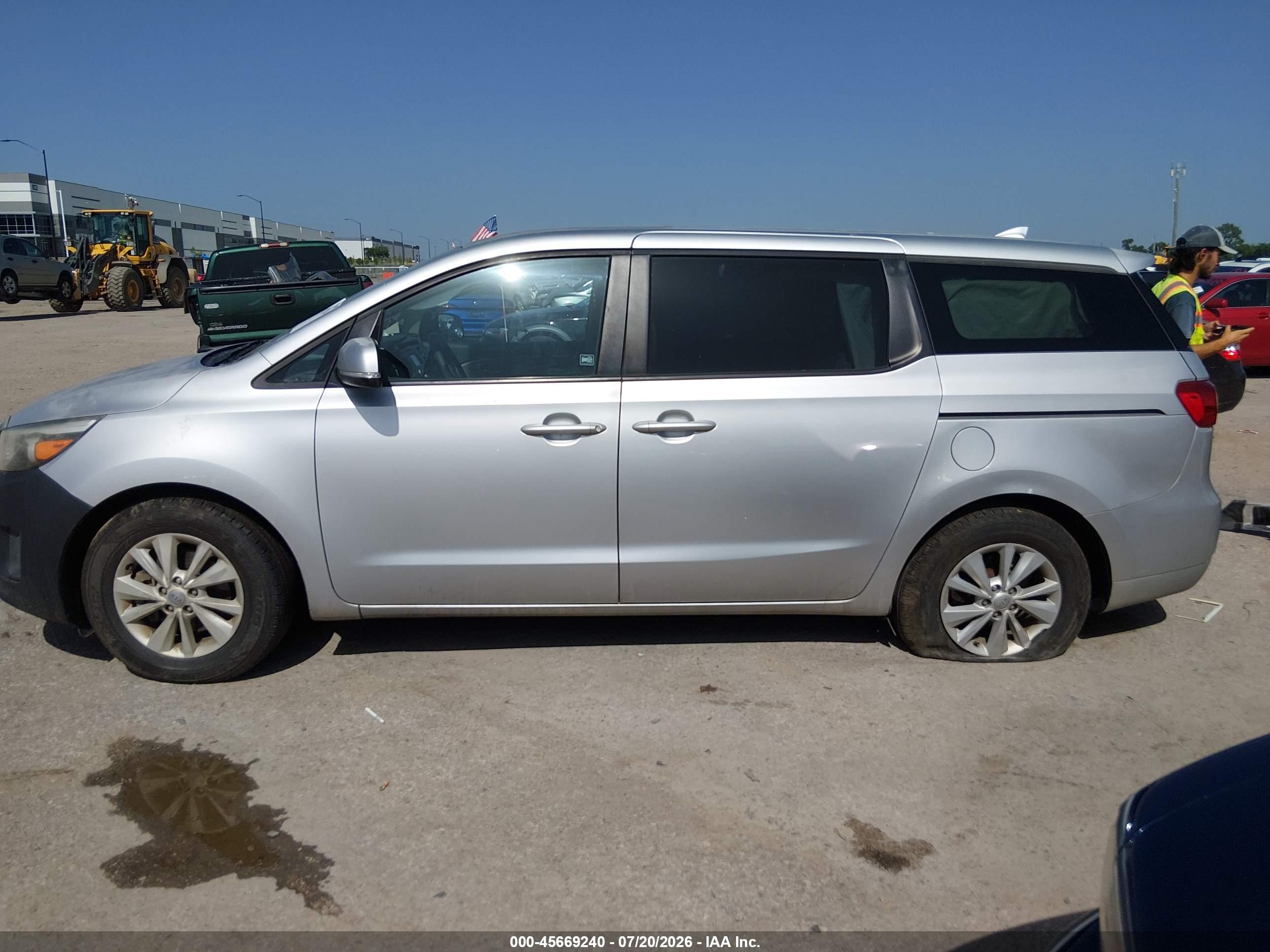 2017 KIA SEDONA LX