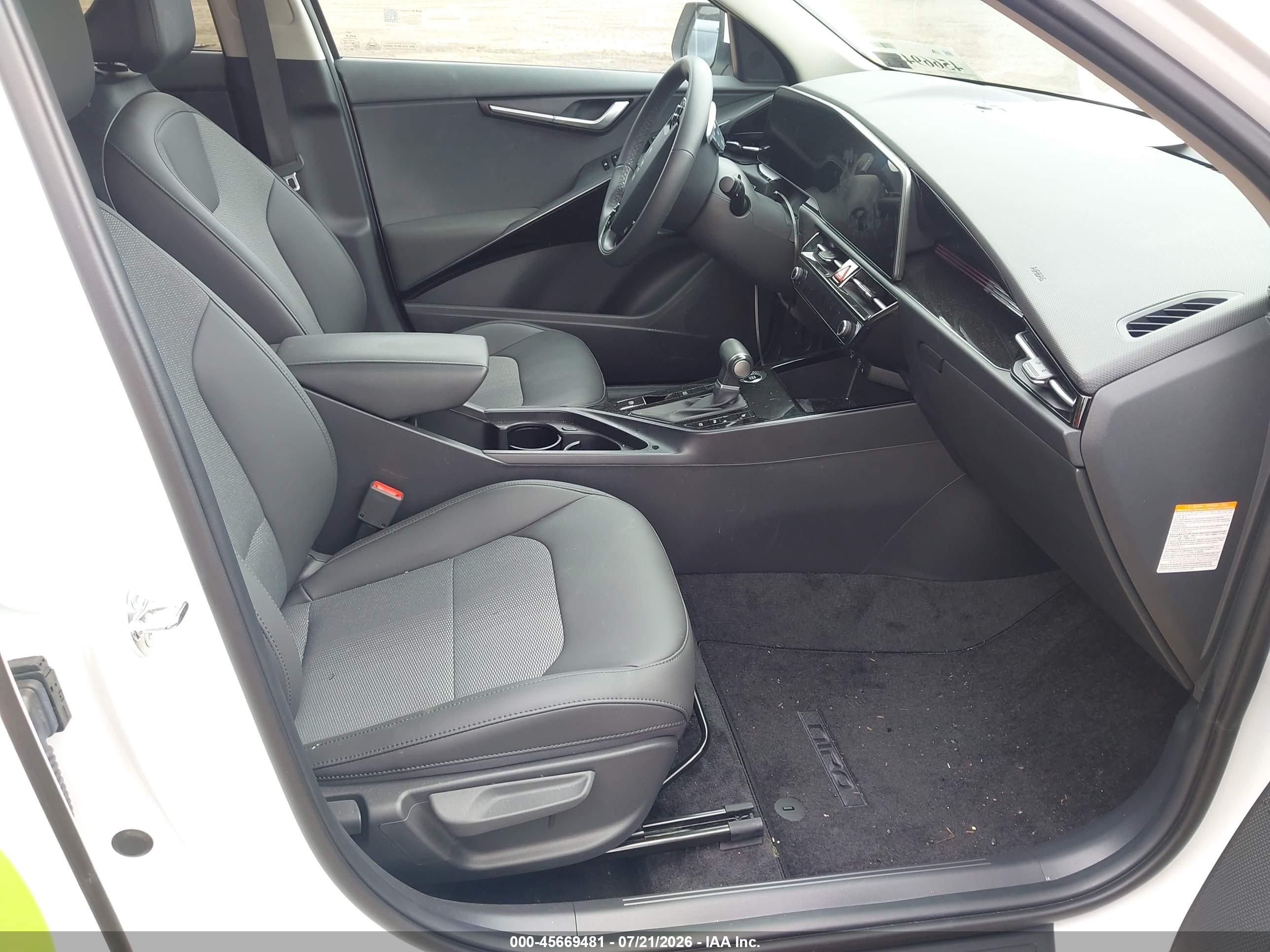2025 KIA NIRO EX