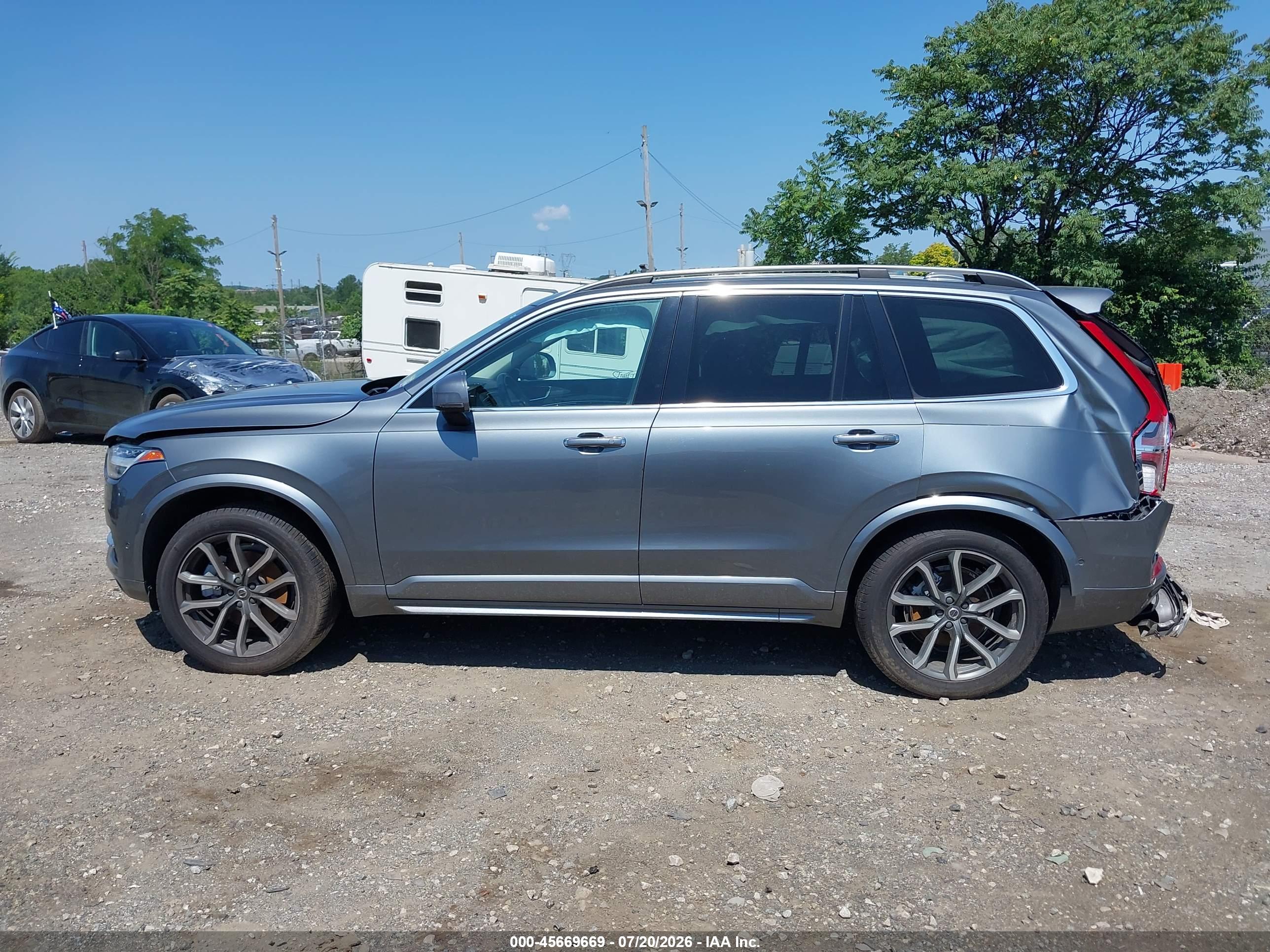 2018 VOLVO XC90 T6 MOMENTUM