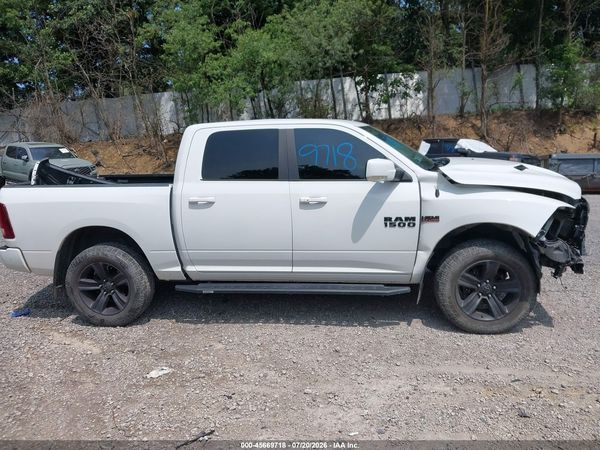 2017 RAM 1500 NIGHT  4X4 5'7 BOX