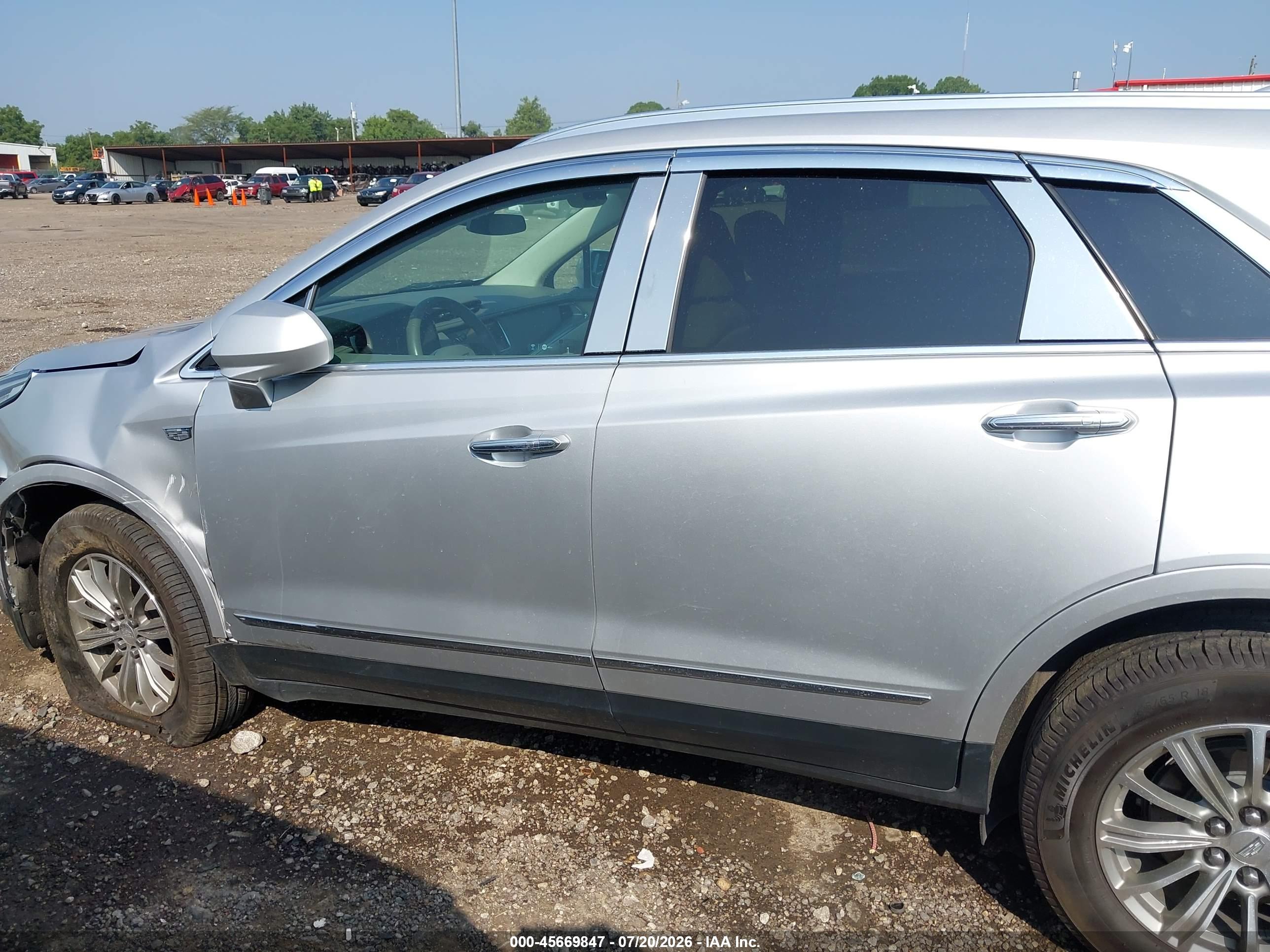 2017 CADILLAC XT5 LUXURY