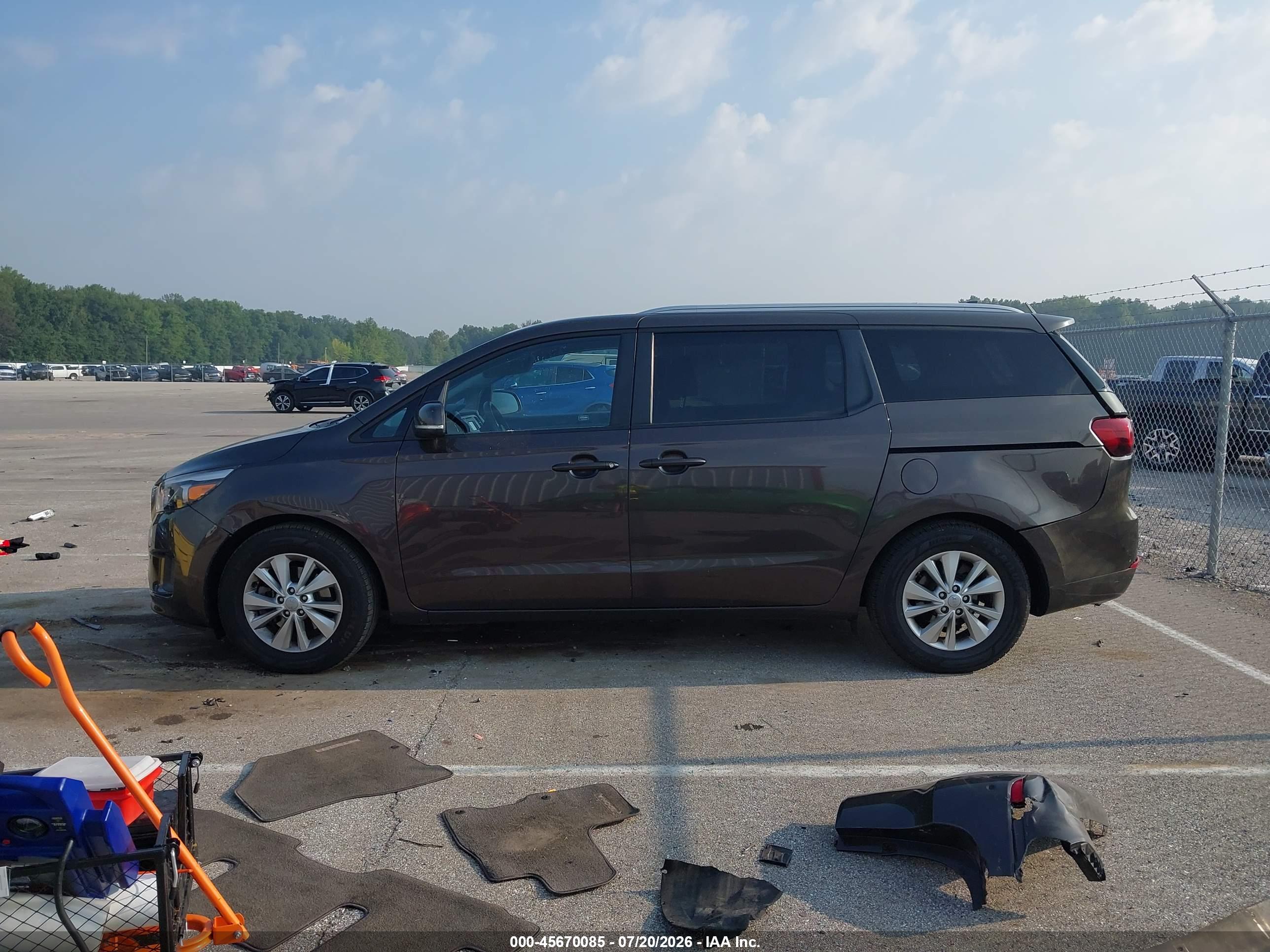 2016 KIA SEDONA LX