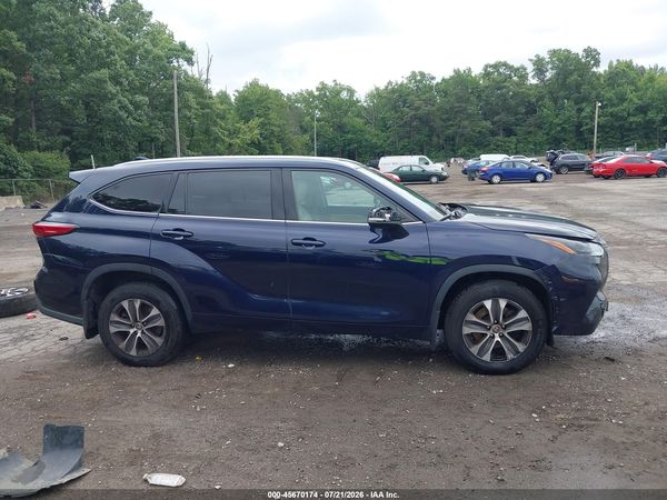 2022 TOYOTA HIGHLANDER XLE