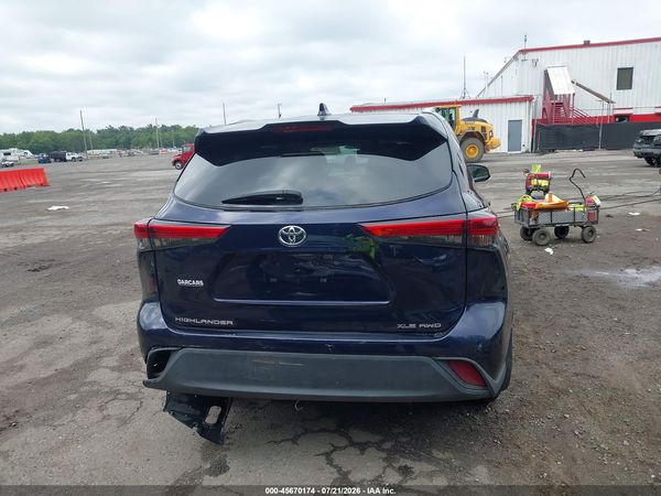 2022 TOYOTA HIGHLANDER XLE