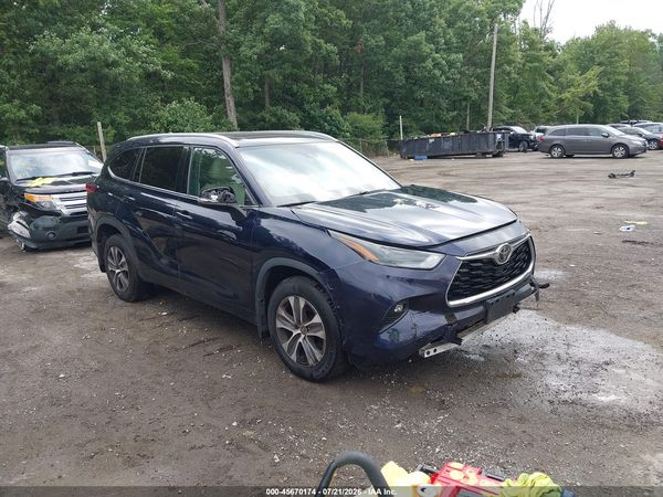 2022 TOYOTA HIGHLANDER XLE
