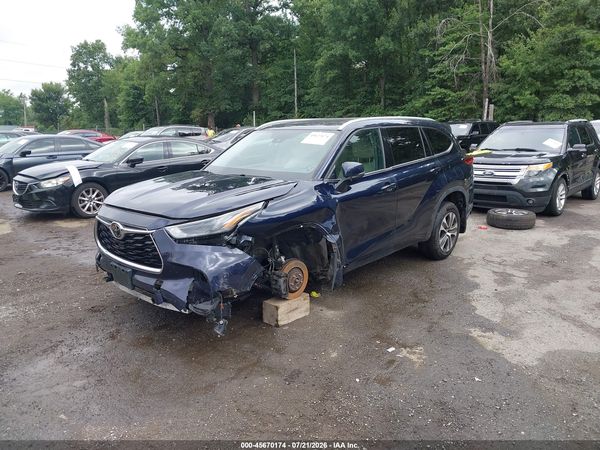2022 TOYOTA HIGHLANDER XLE
