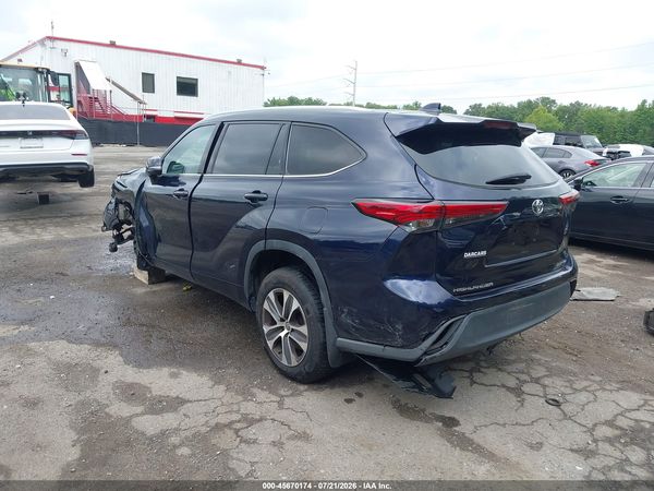 2022 TOYOTA HIGHLANDER XLE