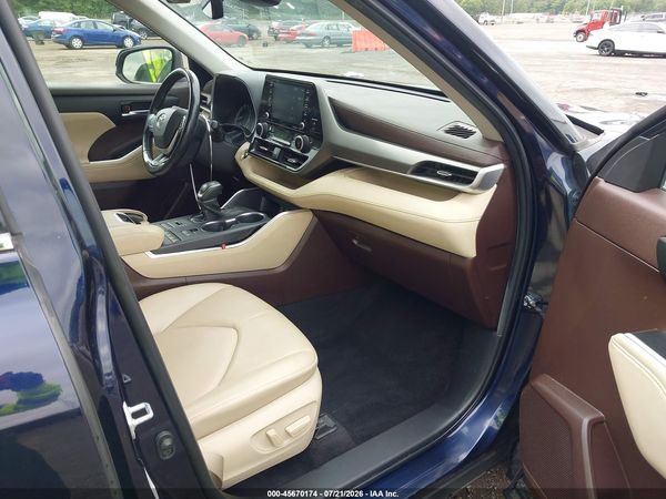 2022 TOYOTA HIGHLANDER XLE