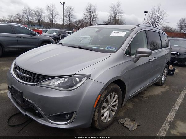 2019 CHRYSLER PACIFICA TOURING L — I2