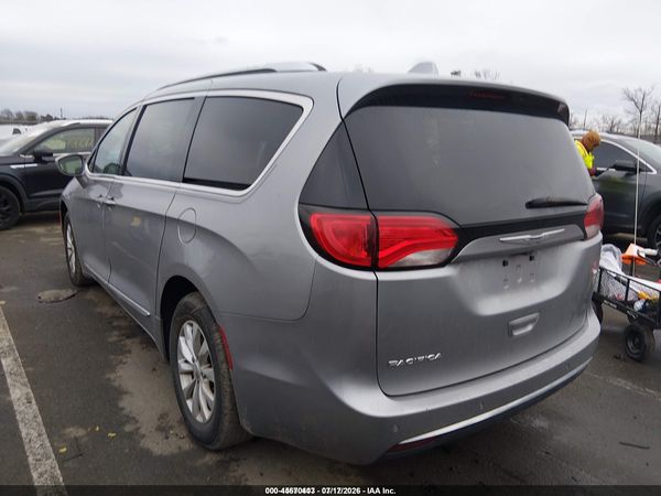 2019 CHRYSLER PACIFICA TOURING L — I3