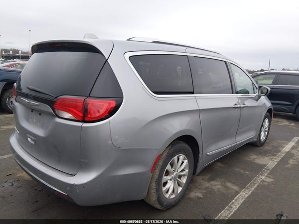2019 CHRYSLER PACIFICA TOURING L — I4