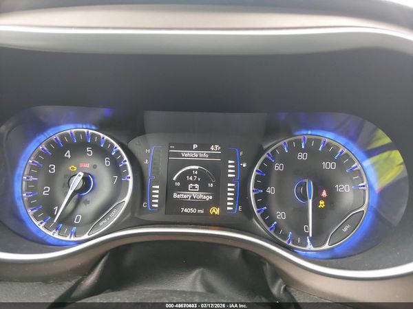 2019 CHRYSLER PACIFICA TOURING L — I7