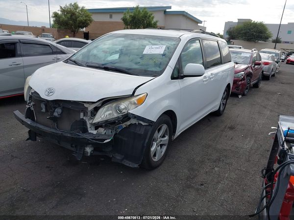 2012 TOYOTA SIENNA — I2