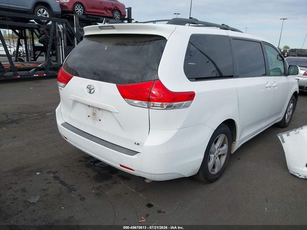 2012 TOYOTA SIENNA LE V6 8 PASSENGER — I4