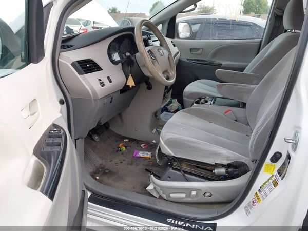 2012 TOYOTA SIENNA LE V6 8 PASSENGER — I5