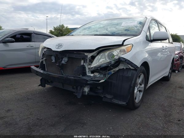 2012 TOYOTA SIENNA LE V6 8 PASSENGER — I6
