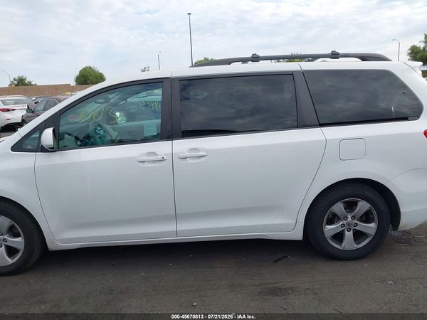 2012 TOYOTA SIENNA LE V6 8 PASSENGER — I117