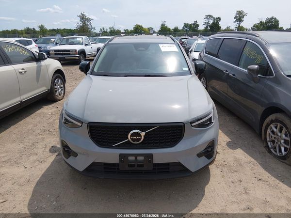 2024 VOLVO XC40 B5 ULTIMATE DARK THEME