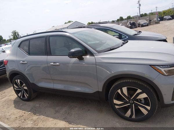 2024 VOLVO XC40 B5 ULTIMATE DARK THEME
