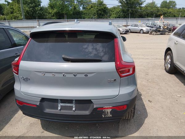 2024 VOLVO XC40 B5 ULTIMATE DARK THEME