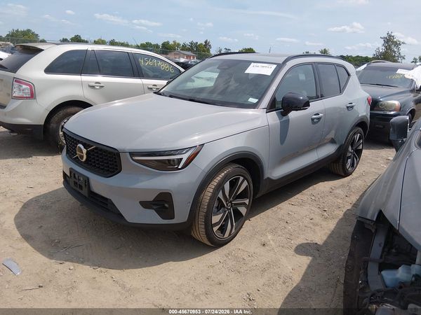 2024 VOLVO XC40 B5 ULTIMATE DARK THEME