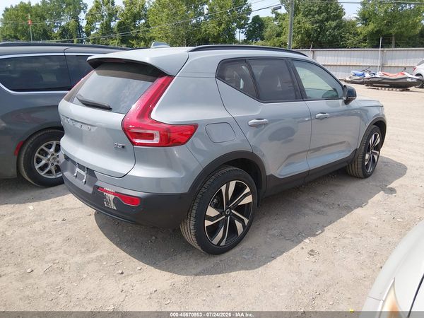 2024 VOLVO XC40 B5 ULTIMATE DARK THEME