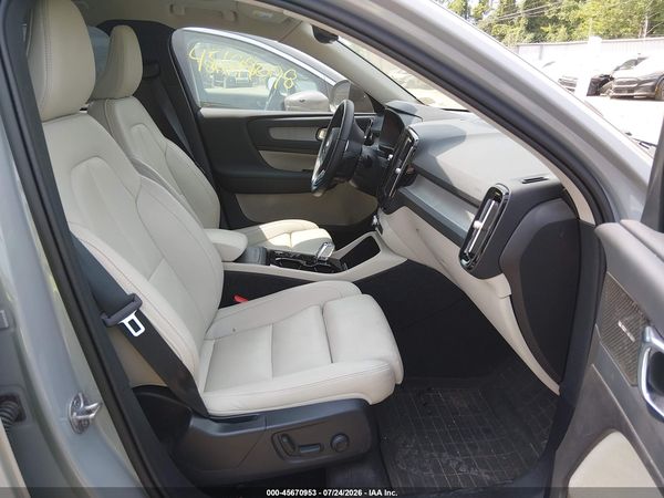 2024 VOLVO XC40 B5 ULTIMATE DARK THEME