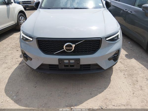 2024 VOLVO XC40 B5 ULTIMATE DARK THEME