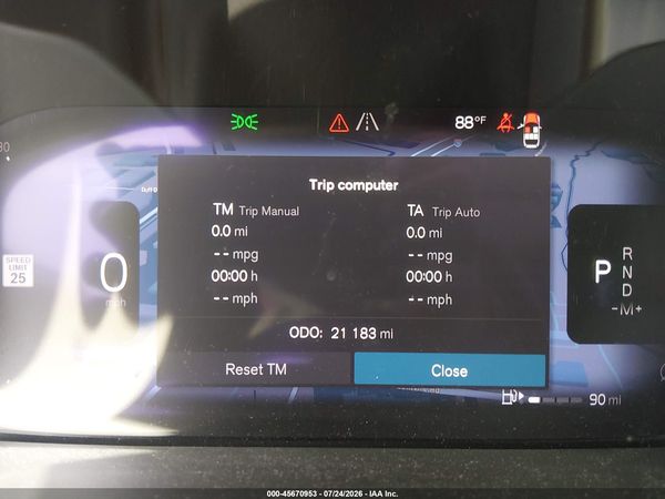 2024 VOLVO XC40 B5 ULTIMATE DARK THEME