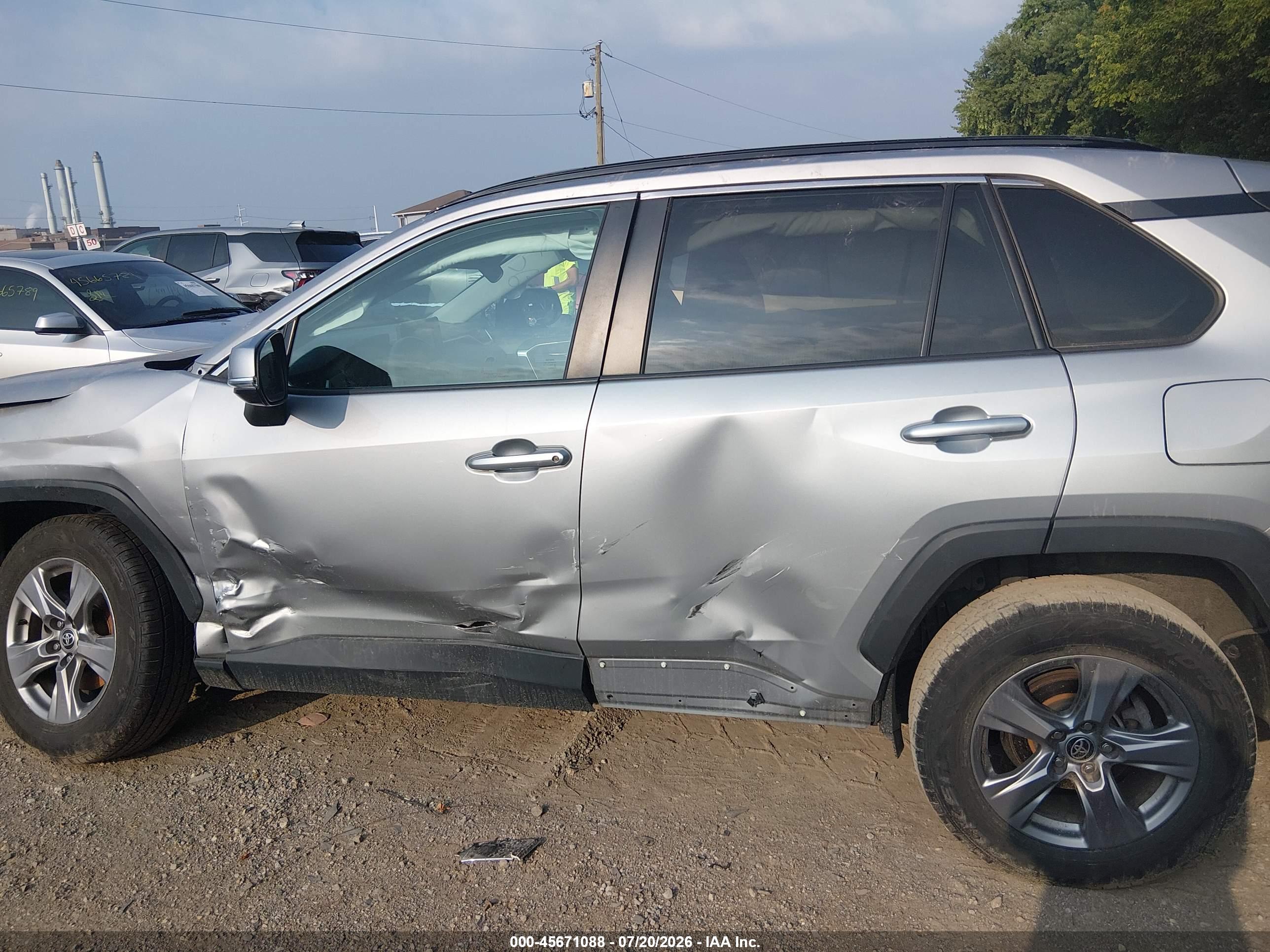 2022 TOYOTA RAV4 XLE
