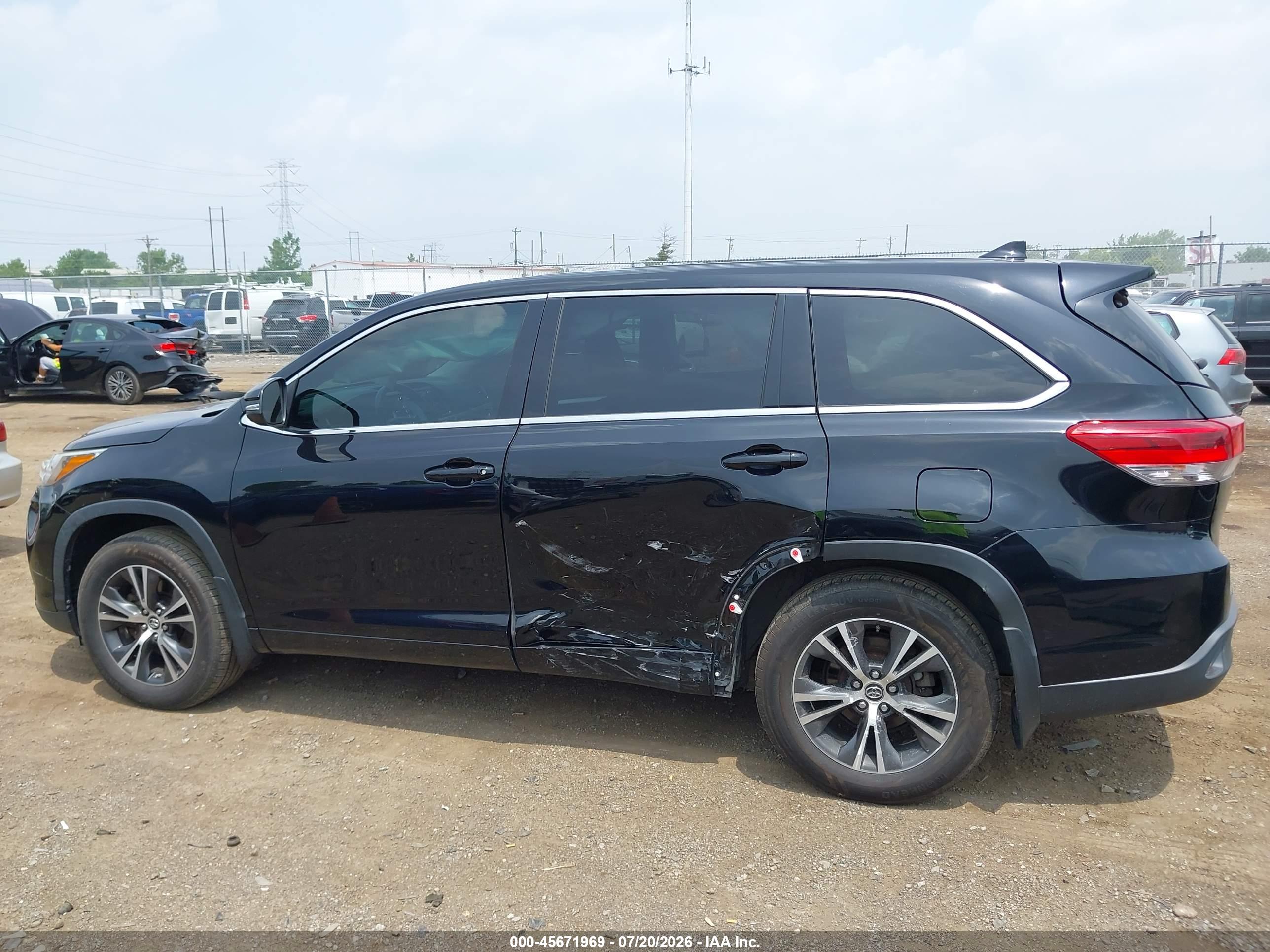 2017 TOYOTA HIGHLANDER LE PLUS