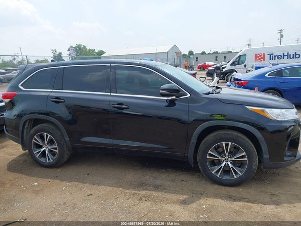 2017 TOYOTA HIGHLANDER LE PLUS