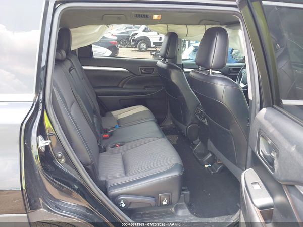 2017 TOYOTA HIGHLANDER LE PLUS