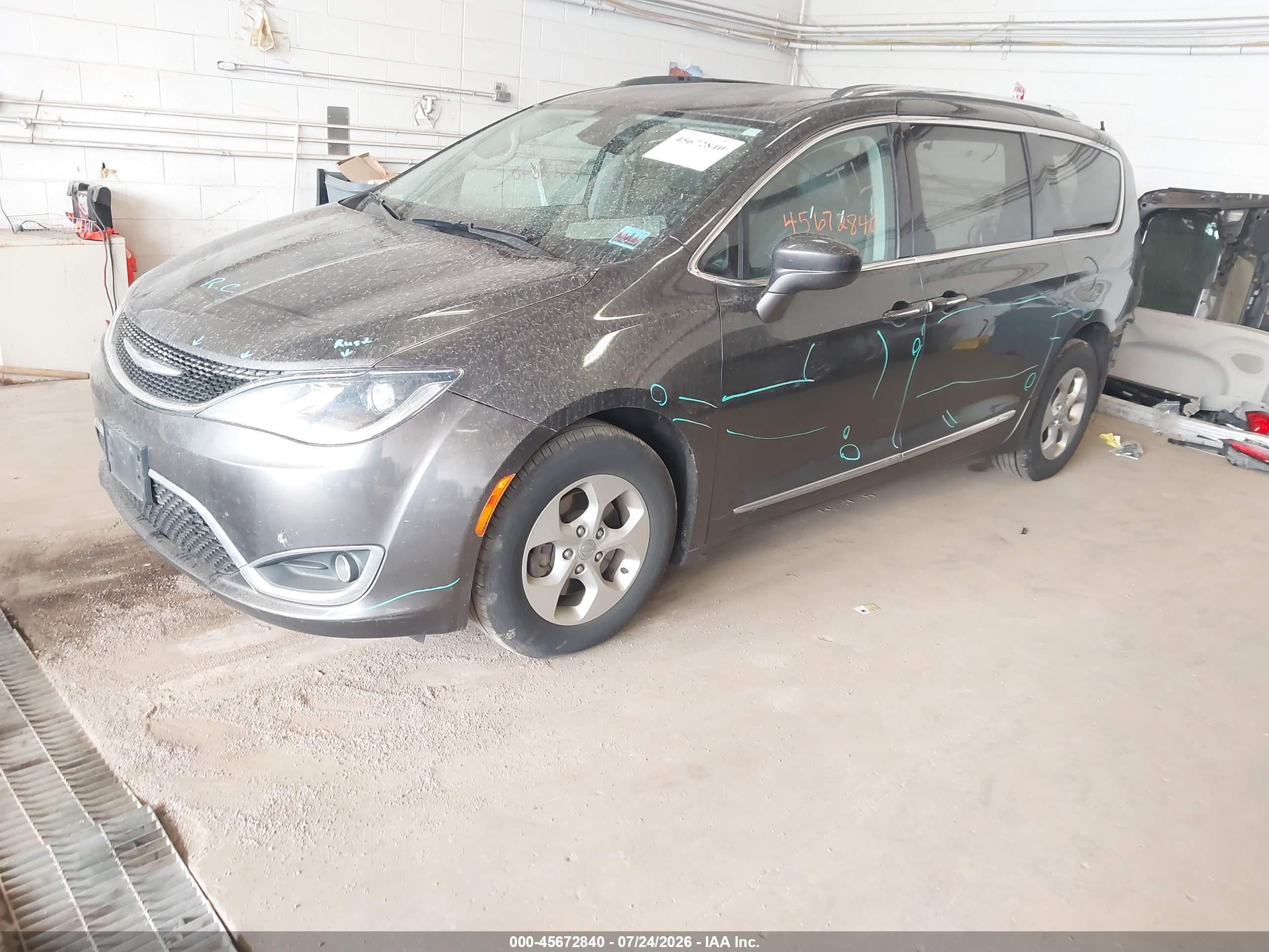 2017 CHRYSLER PACIFICA TOURING-L PLUS — I2