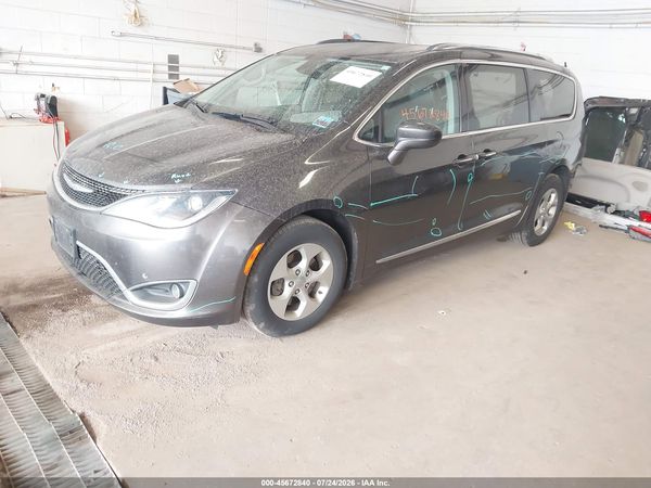 2017 CHRYSLER PACIFICA — I2