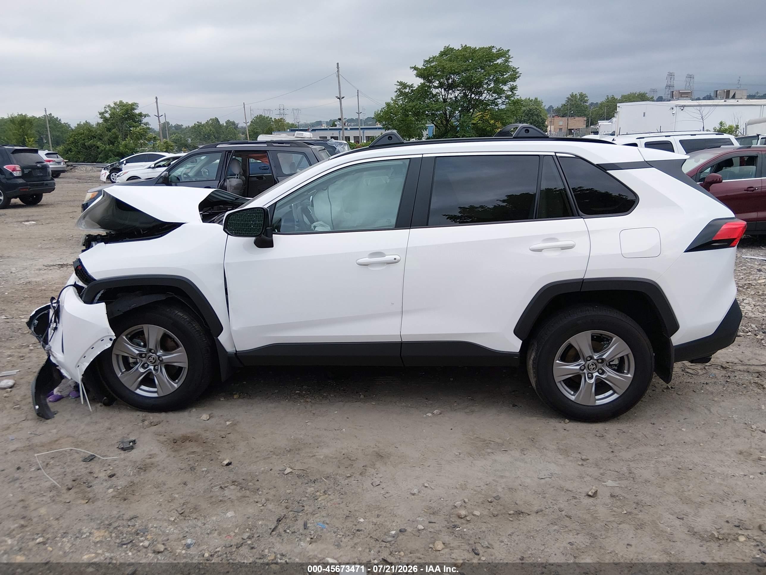2025 TOYOTA RAV4 XLE