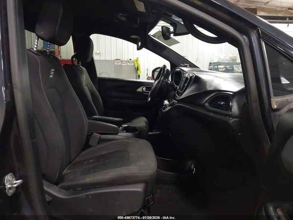 2019 CHRYSLER PACIFICA TOURING PLUS — I5