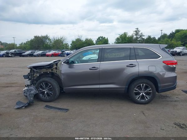 2018 TOYOTA HIGHLANDER LE