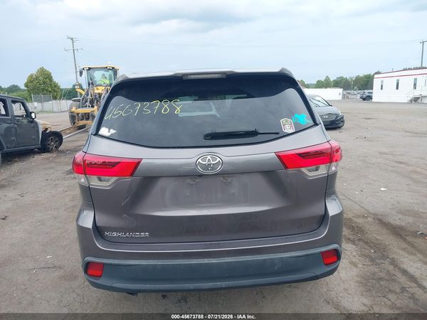 2018 TOYOTA HIGHLANDER LE