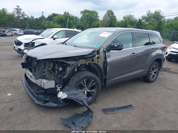 2018 TOYOTA HIGHLANDER LE