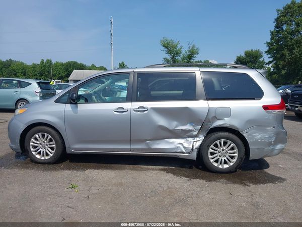2012 TOYOTA SIENNA XLE V6 8 PASSENGER