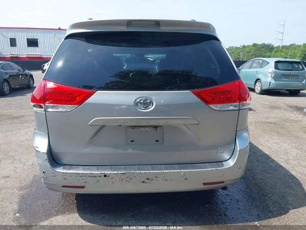 2012 TOYOTA SIENNA XLE V6 8 PASSENGER