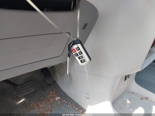 2012 TOYOTA SIENNA XLE V6 8 PASSENGER