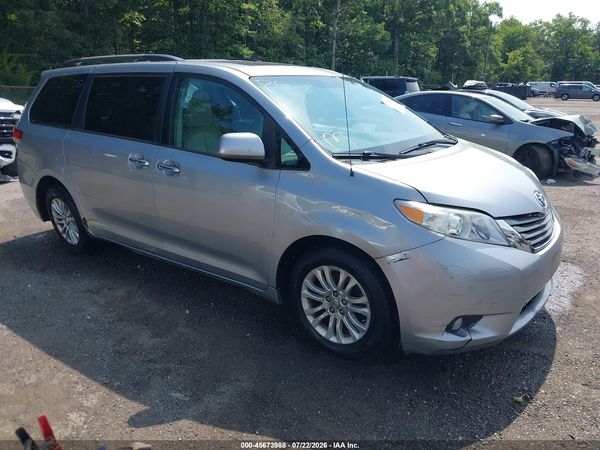 2012 TOYOTA SIENNA XLE V6 8 PASSENGER