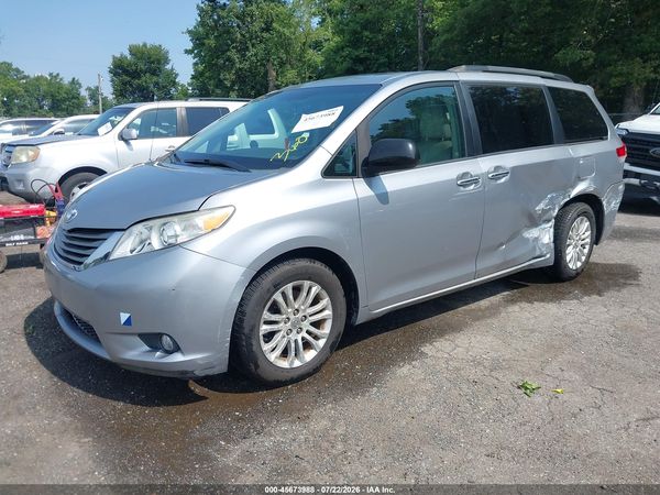 2012 TOYOTA SIENNA XLE V6 8 PASSENGER