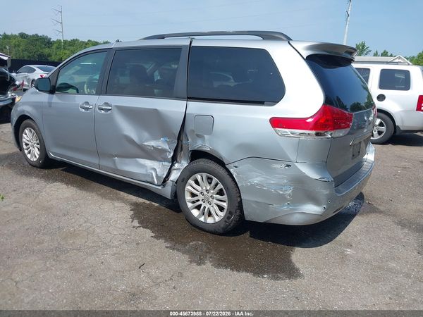 2012 TOYOTA SIENNA XLE V6 8 PASSENGER
