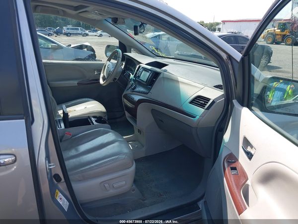 2012 TOYOTA SIENNA XLE V6 8 PASSENGER