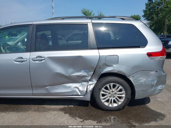 2012 TOYOTA SIENNA XLE V6 8 PASSENGER